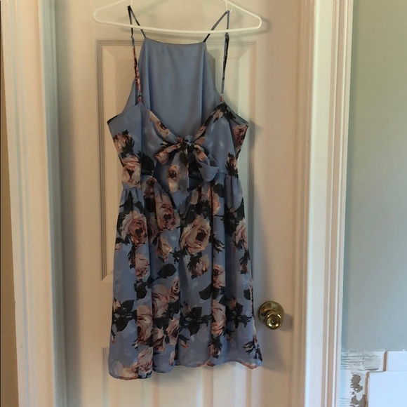 Cute floral mini dress - Picture 2 of 3